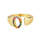Bague large personnalisée avec initiale arc-en-ciel o