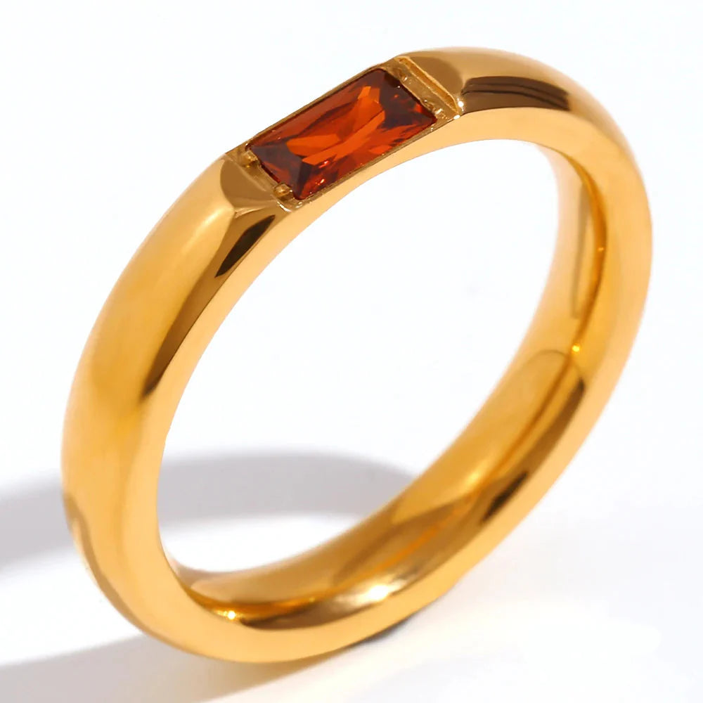 1月 誕生石をあしらったレディースリング