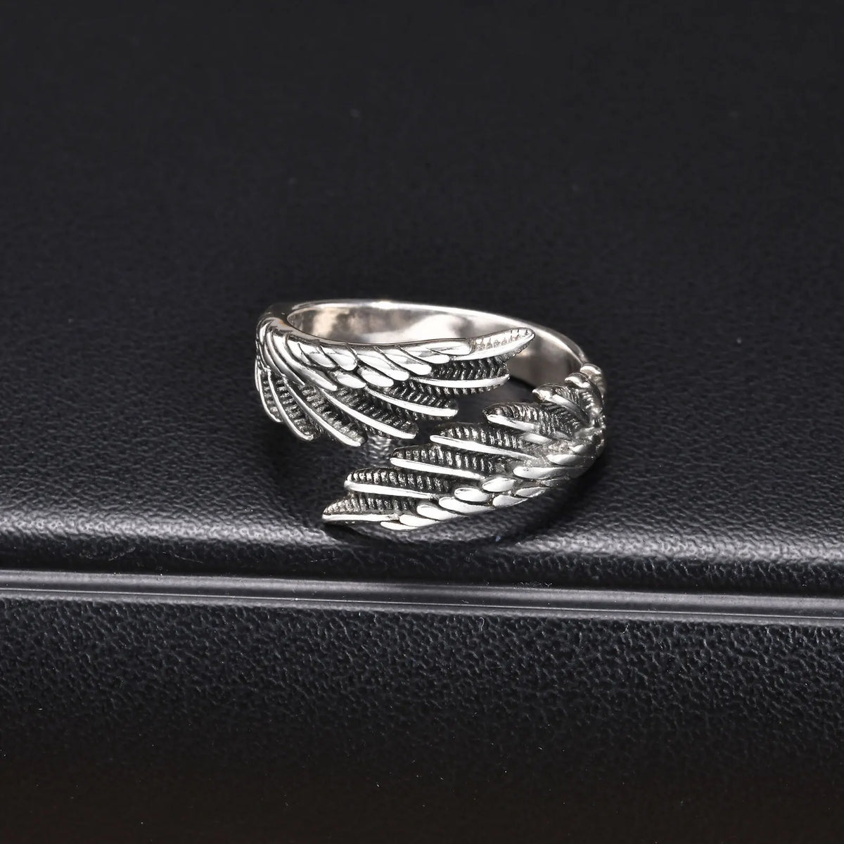Bague plume argentée pour homme