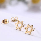 ユダヤの象徴であるダビデの星モチーフのゴールドピアス