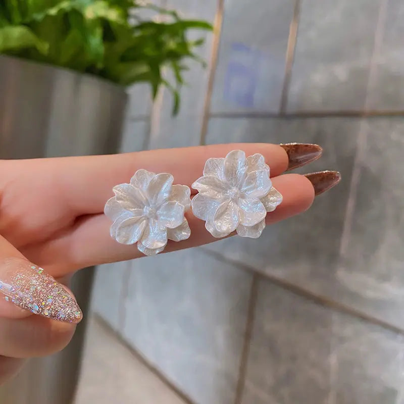 Boucles d'Oreilles Clou Fleur Blanche