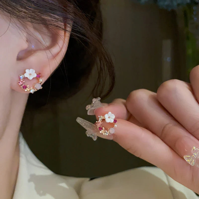 Boucles d'Oreilles Clou Fleurs et Perles rose