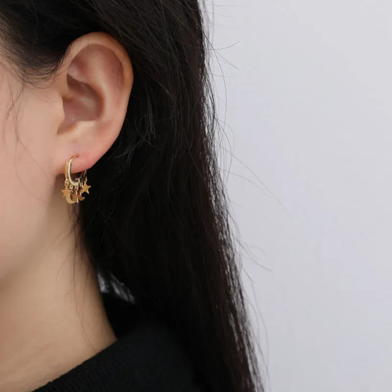 Boucles d'Oreilles Créoles Etoiles et Lunes pendantes or