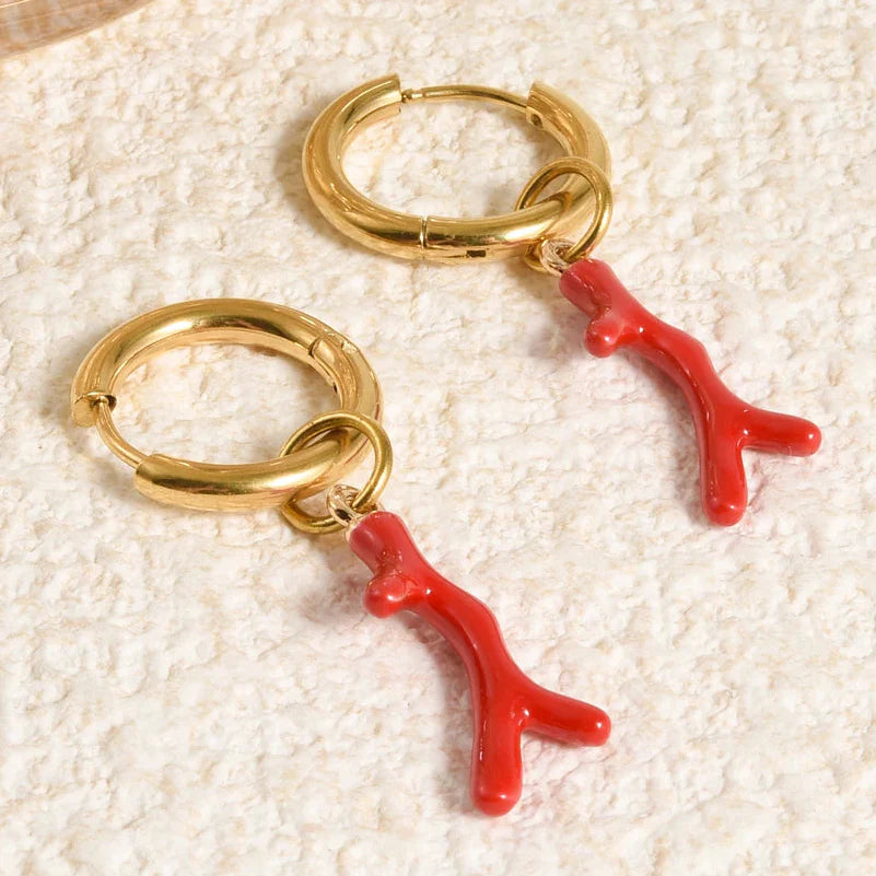 レッドコーラルのゴールドカラーピアス