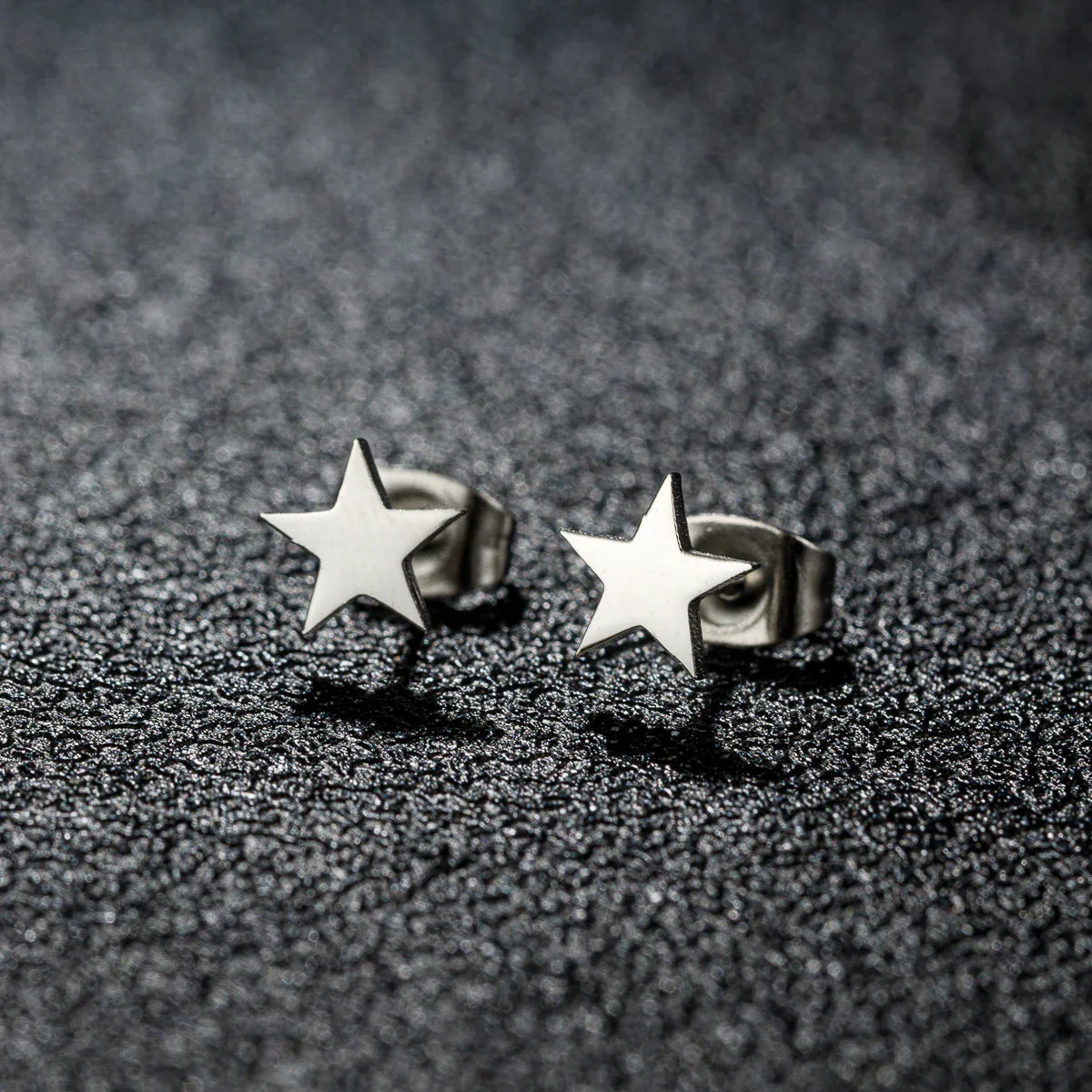 軽やかなスタッド スター ピアス シルバー