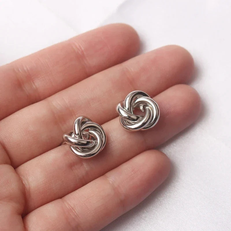 ひねりノットのシルバーピアス