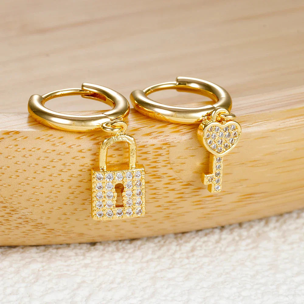 Boucles d'oreilles créoles clef et cadenas avec strass clef et cadenas or