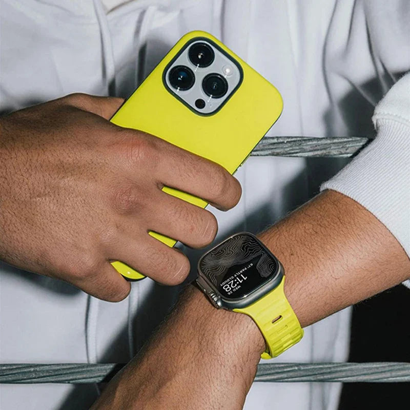 イエローのサージカルシリコン製Apple Watchバンド