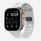 ホワイトのサージカルシリコン製Apple Watchバンド