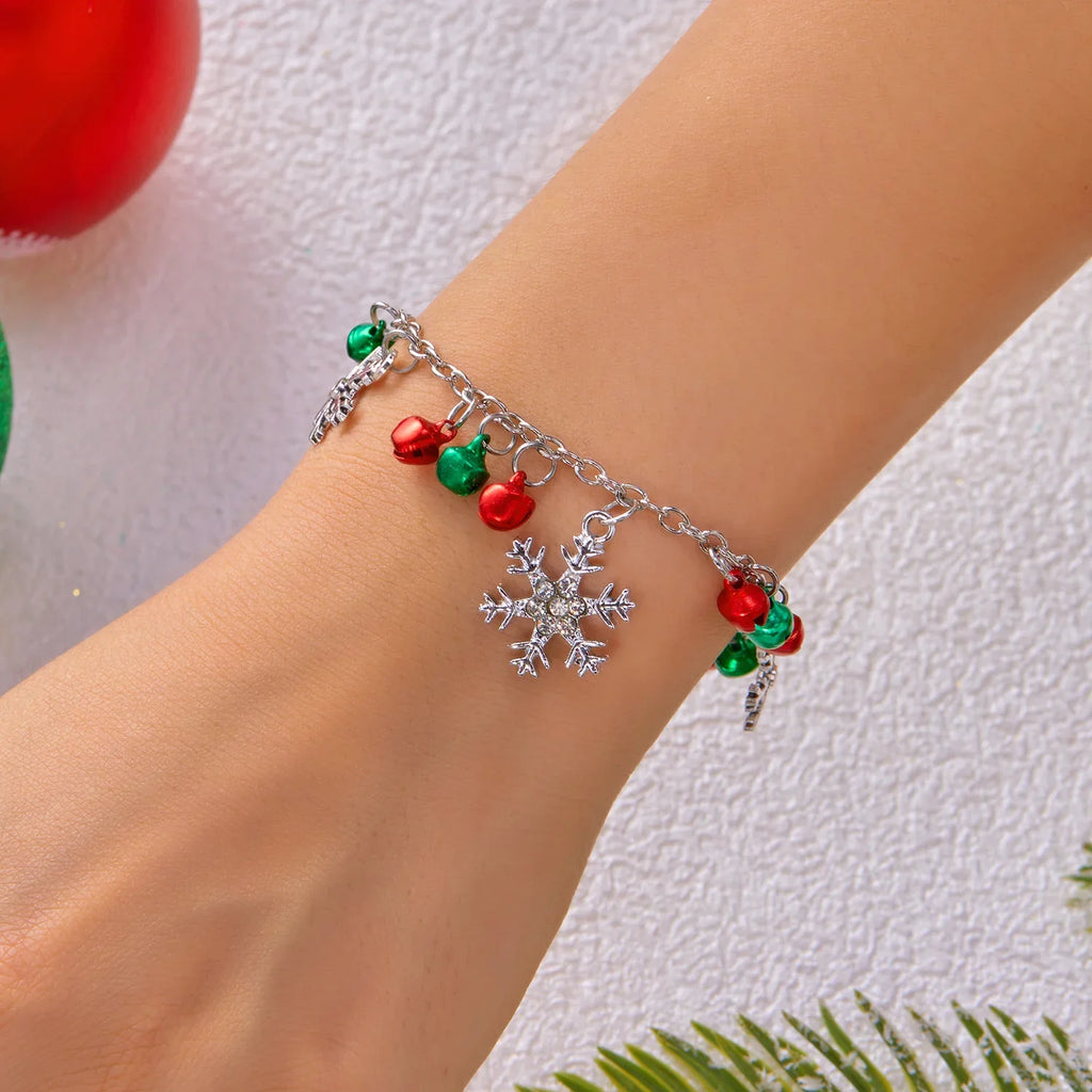 スノーフレークとクリスマスボールのブレスレット