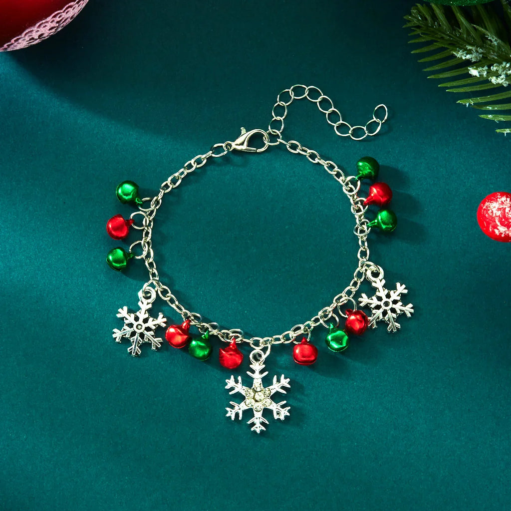 スノーフレークとクリスマスボールのブレスレット