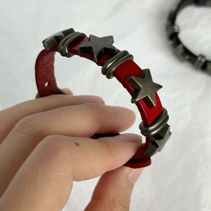 ヴィンテージスタイルのブレスレット スター付き レッド