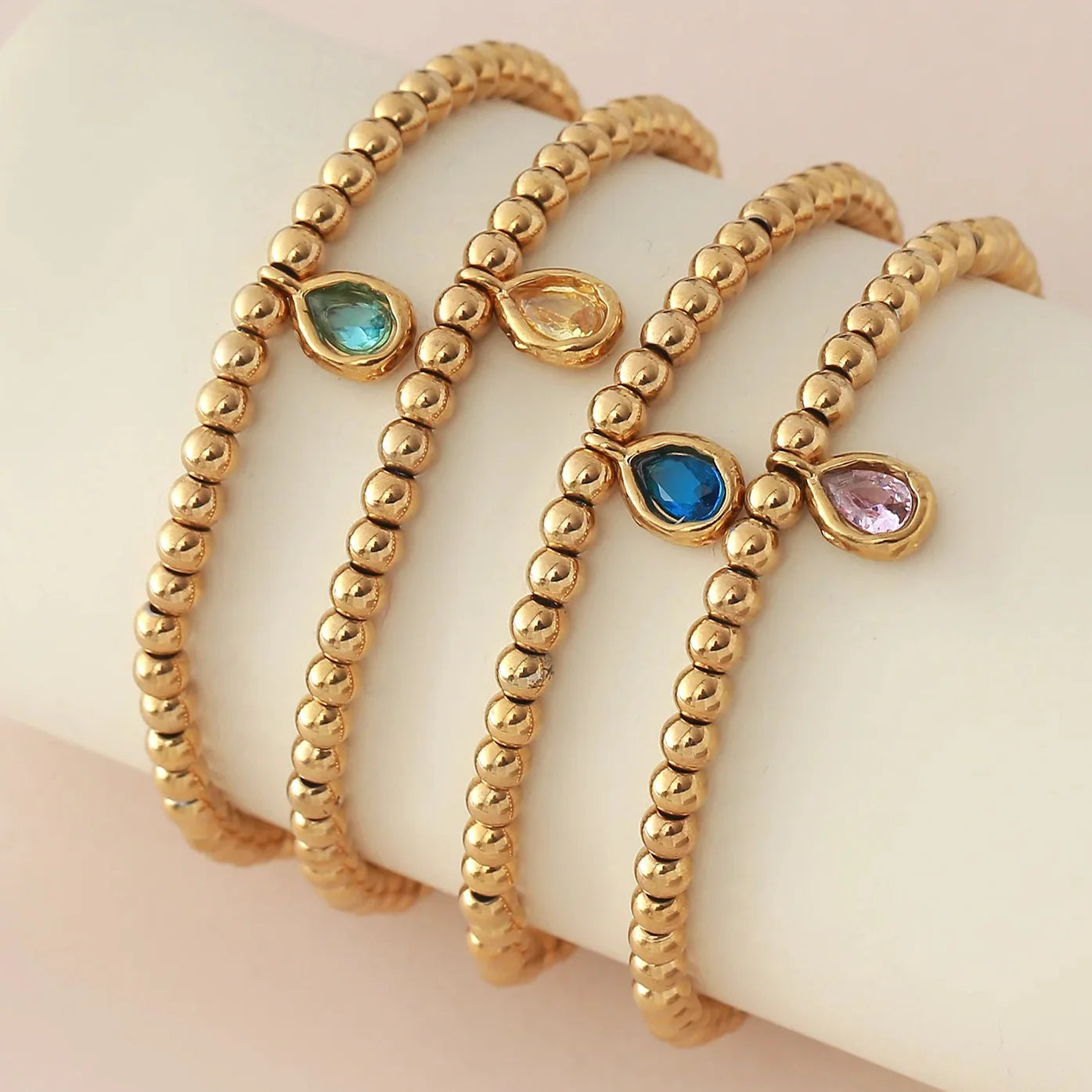 Bracelet doré avec pierre de naissance pour femme