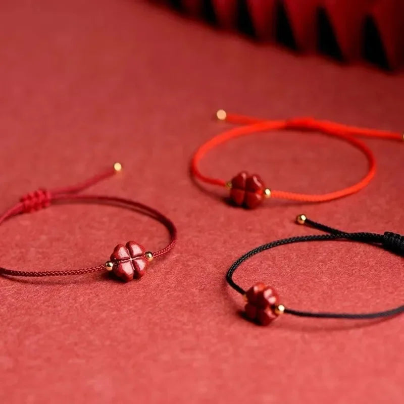 Bracelet en Corde avec Trèfle à 4 Feuilles en Pierre de Cinabre rouge