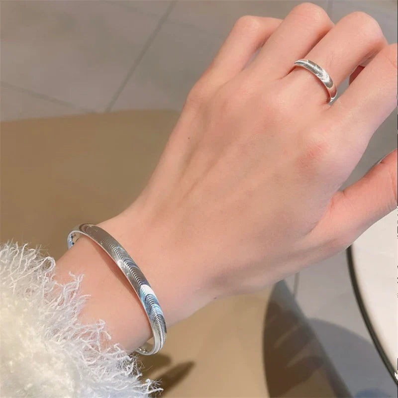 ポリッシュ仕上げのキャッツアイストーン ブレスレット 