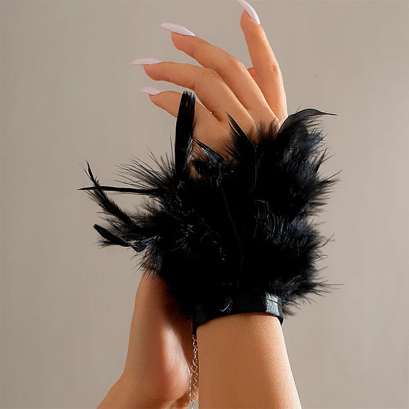 Bracelet en plume rose vaporeuse noir