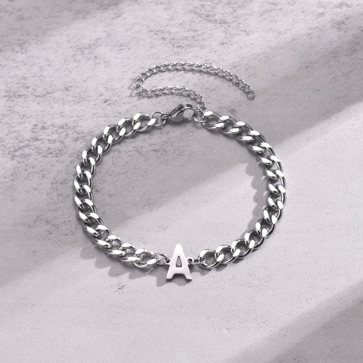 イニシャルツイストブレスレット a