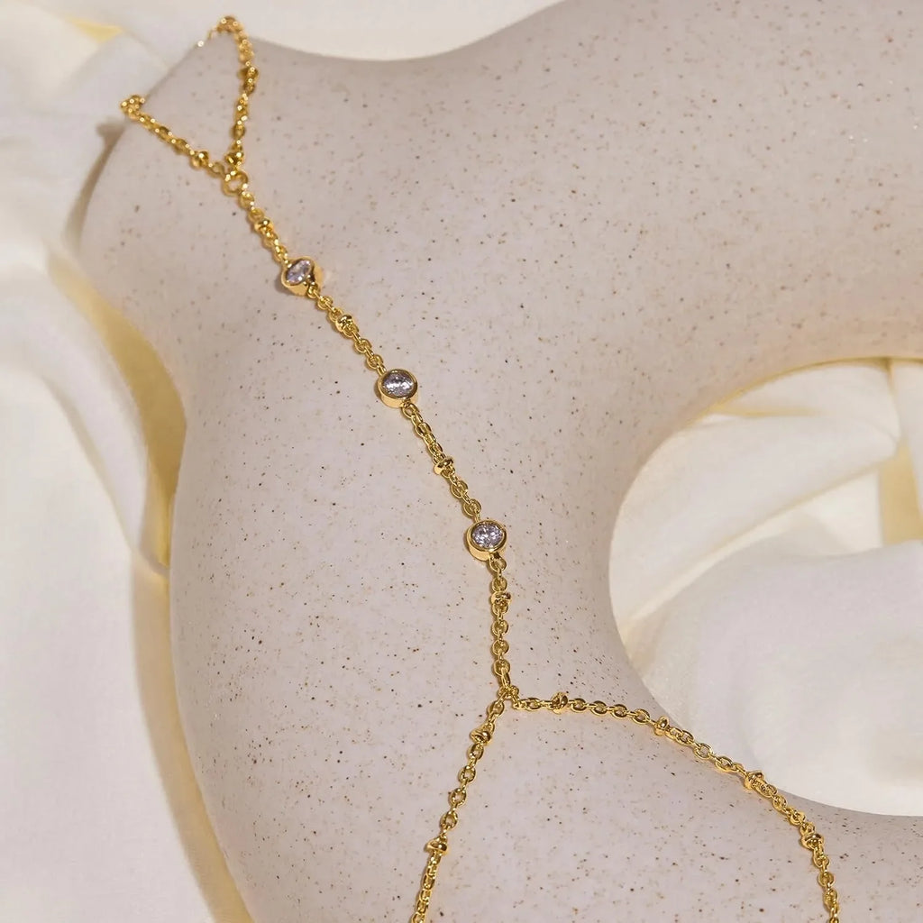 Chaîne pour main et doigt avec zircons - bracelet de main pour femme or