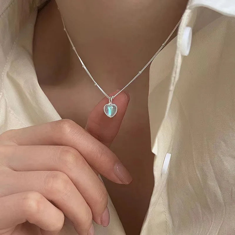 Collier avec Pendentif Coeur Fertilité Pierre de Lune Chaîne avec Perles