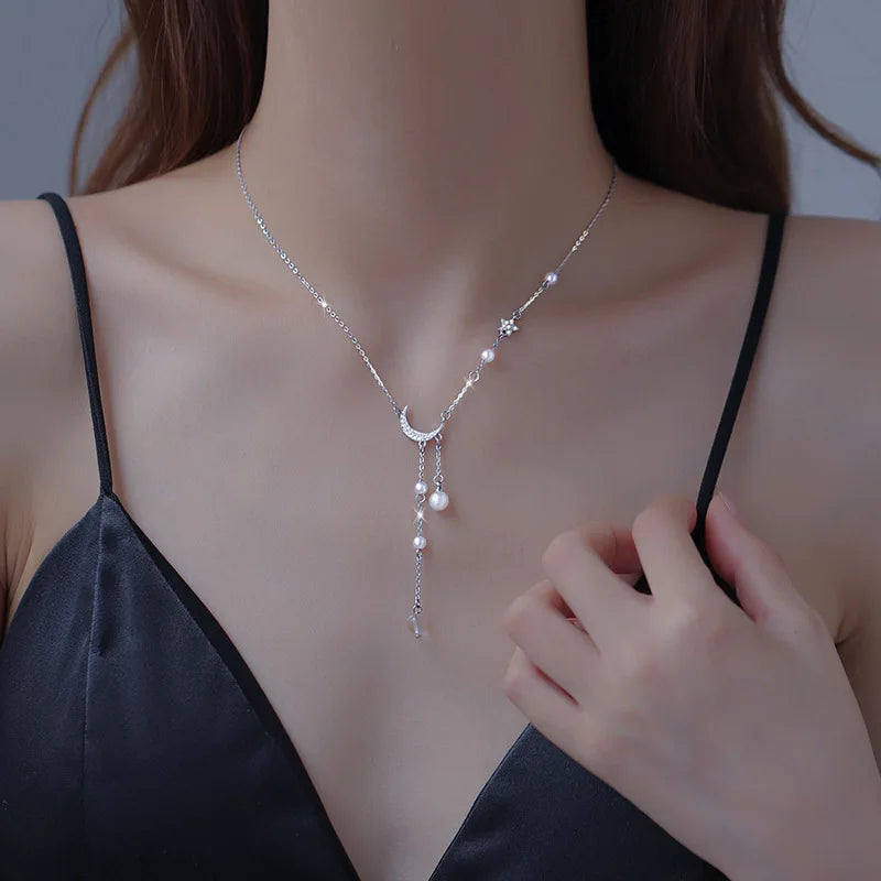 Collier avec Pendentif Croissant de Lune et Perles