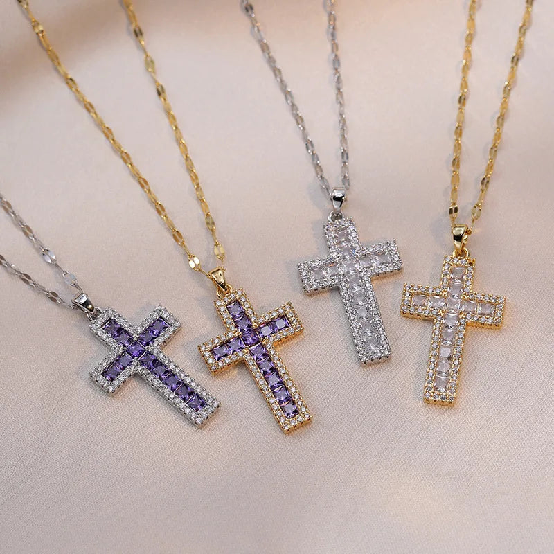 Collier avec Pendentif Croix Chrétienne en Zircon A