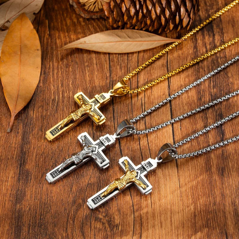Collier avec Pendentif Croix de Jésus