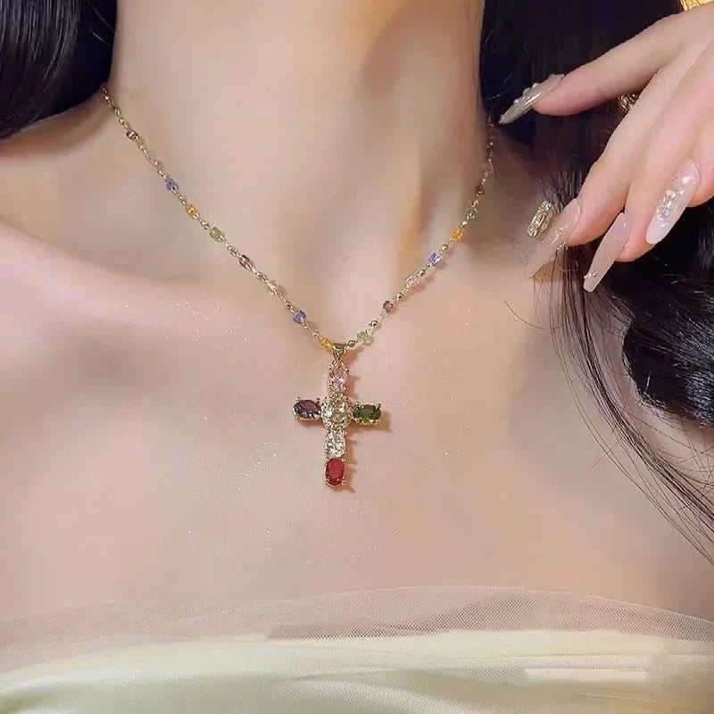 Collier avec Pendentif Croix en Zircon Femme