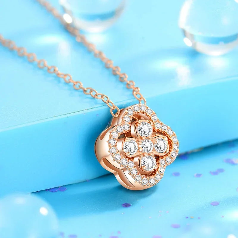 Collier avec Pendentif en Feuille de Trèfle à 4 Feuilles en Zircon or rose
