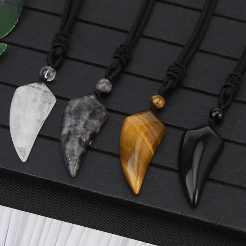 Collier avec Pendentif en Pierre Naturelle Dent de Requin