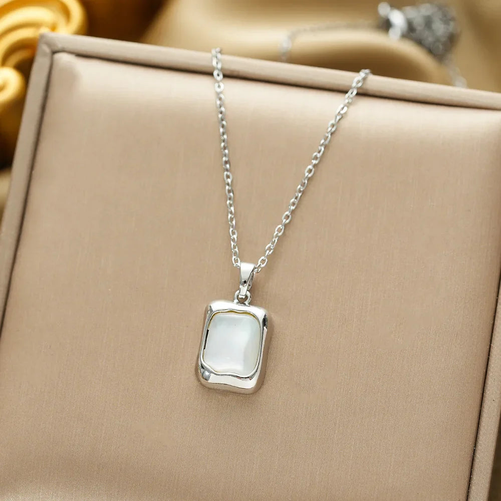 Collier avec Pendentif Géométrique avec Zircon Pierre de Lune argent
