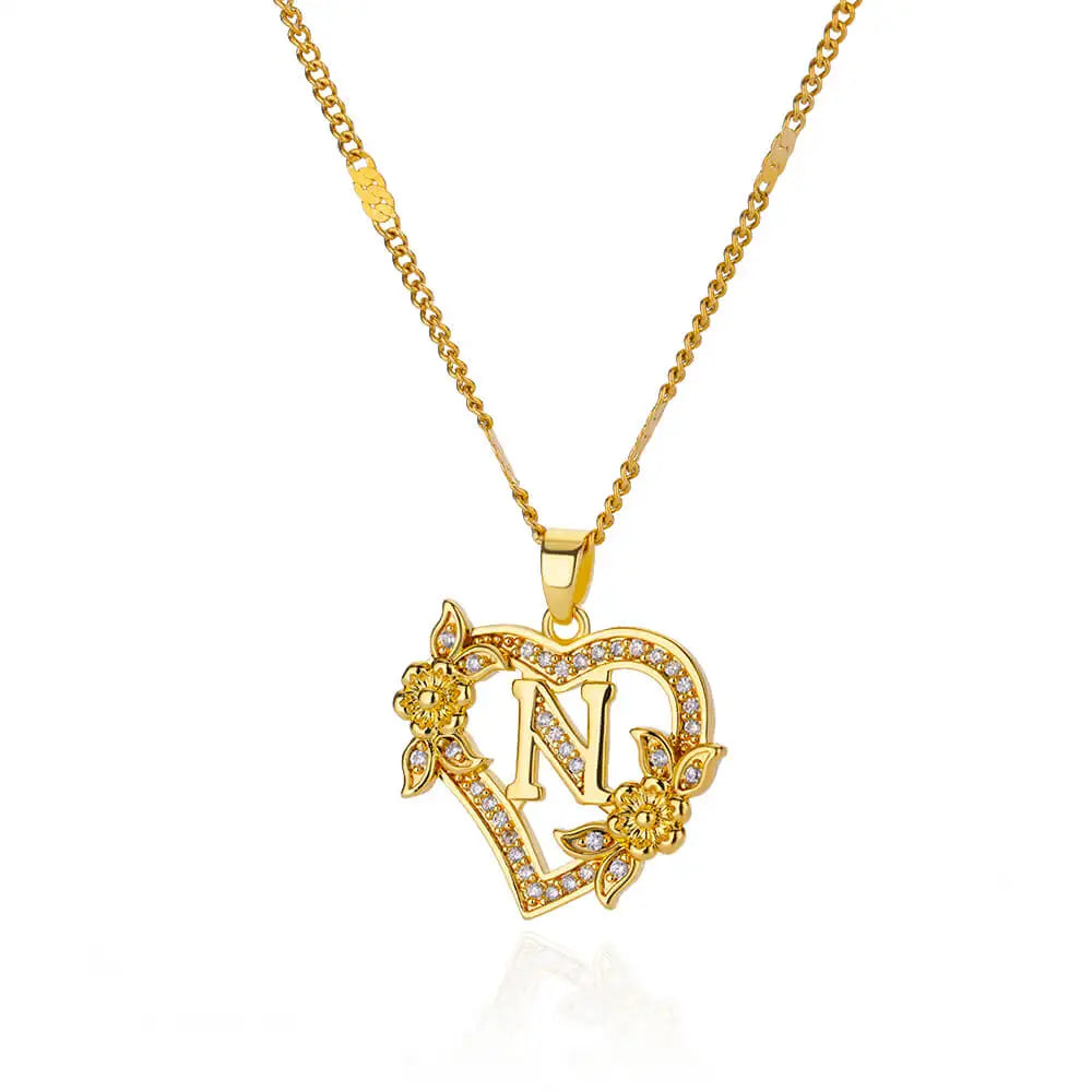 Collier avec pendentif initiale et coeur n