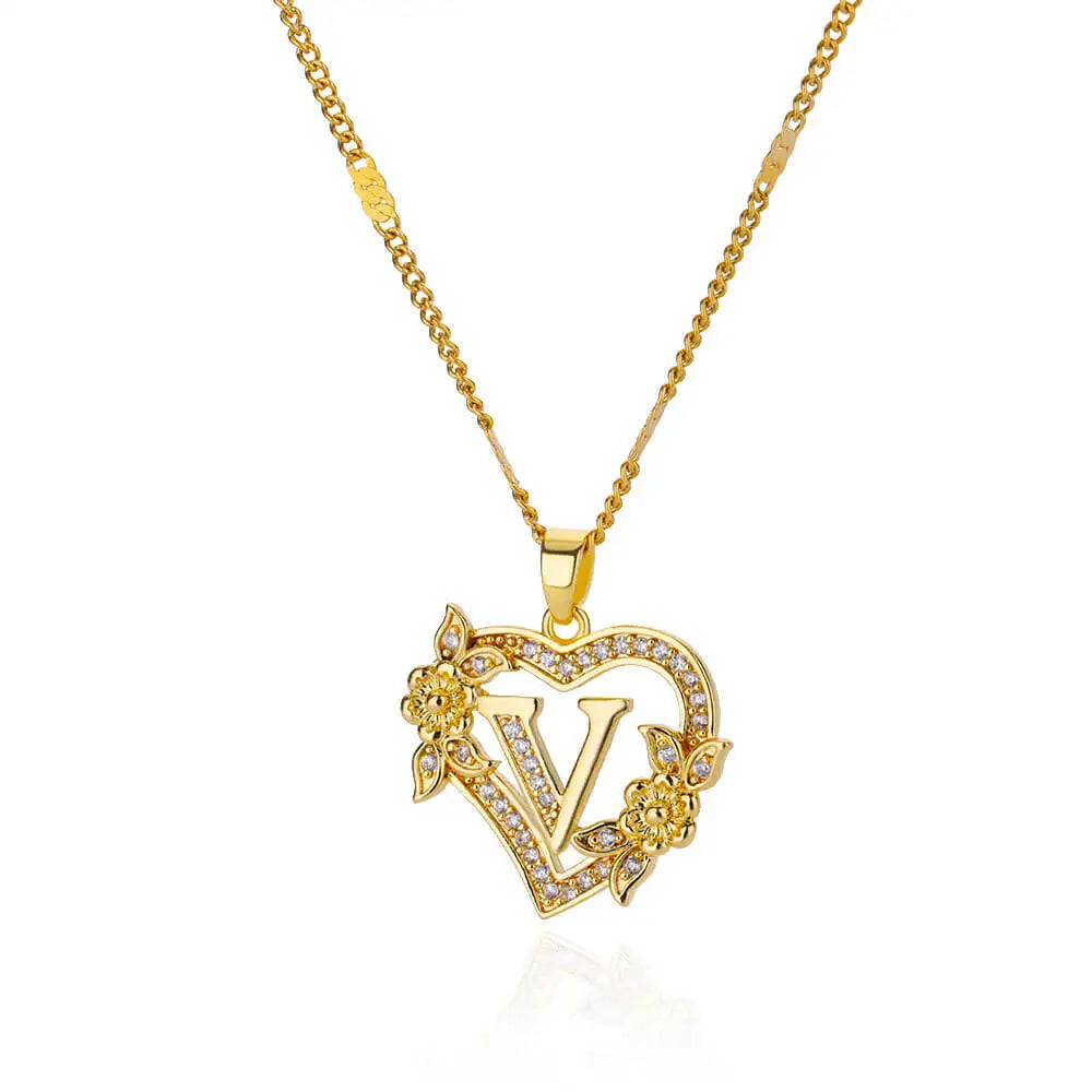 Collier avec pendentif initiale et coeur v