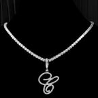 Collier ras de cou avec pendentif initiale et strass c