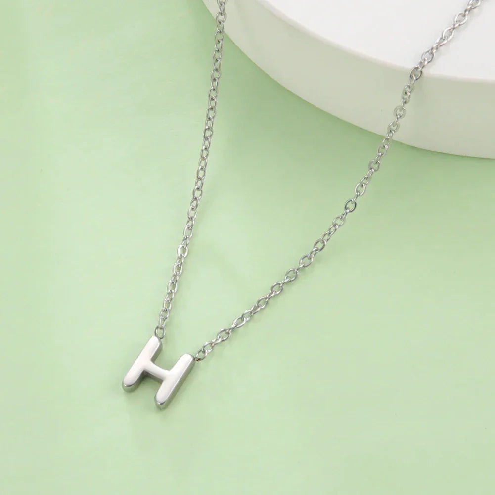 Collier avec pendentif initiale - lettre