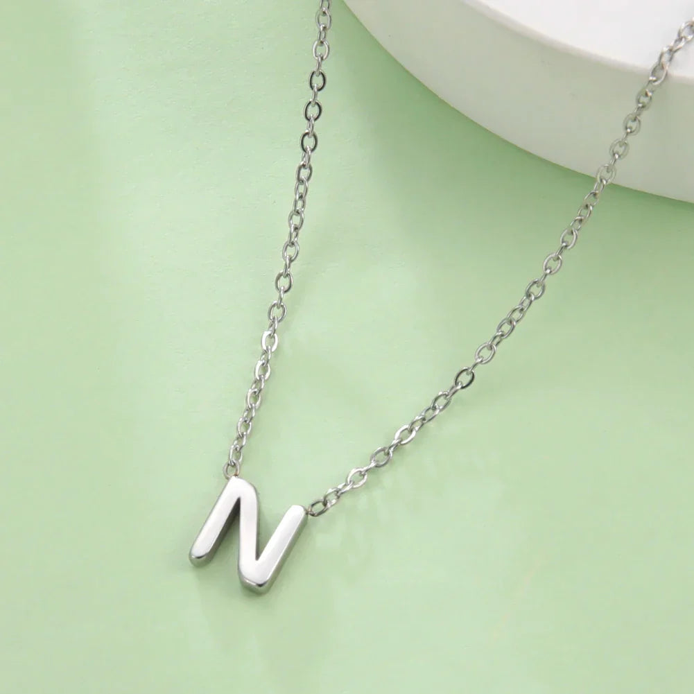 Collier avec pendentif initiale - lettre