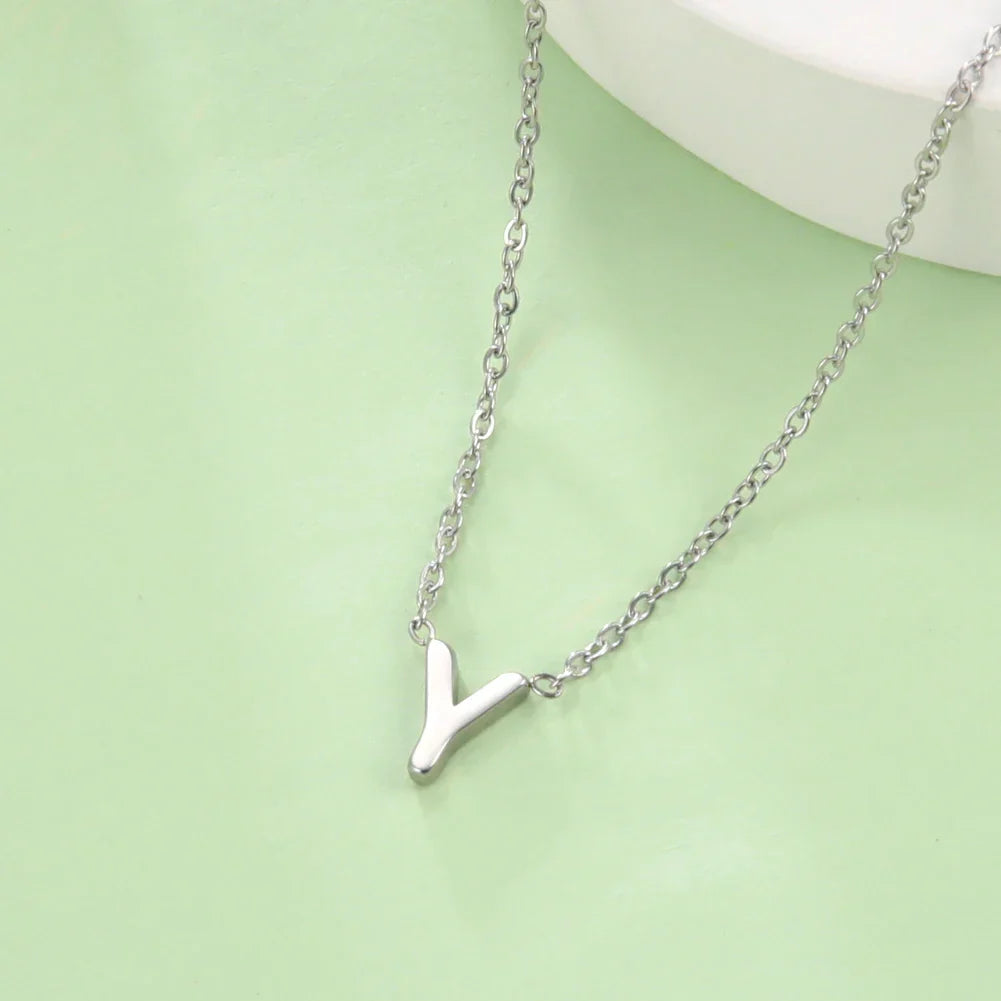Collier avec pendentif initiale - lettre