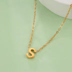Collier avec pendentif initiale - lettre