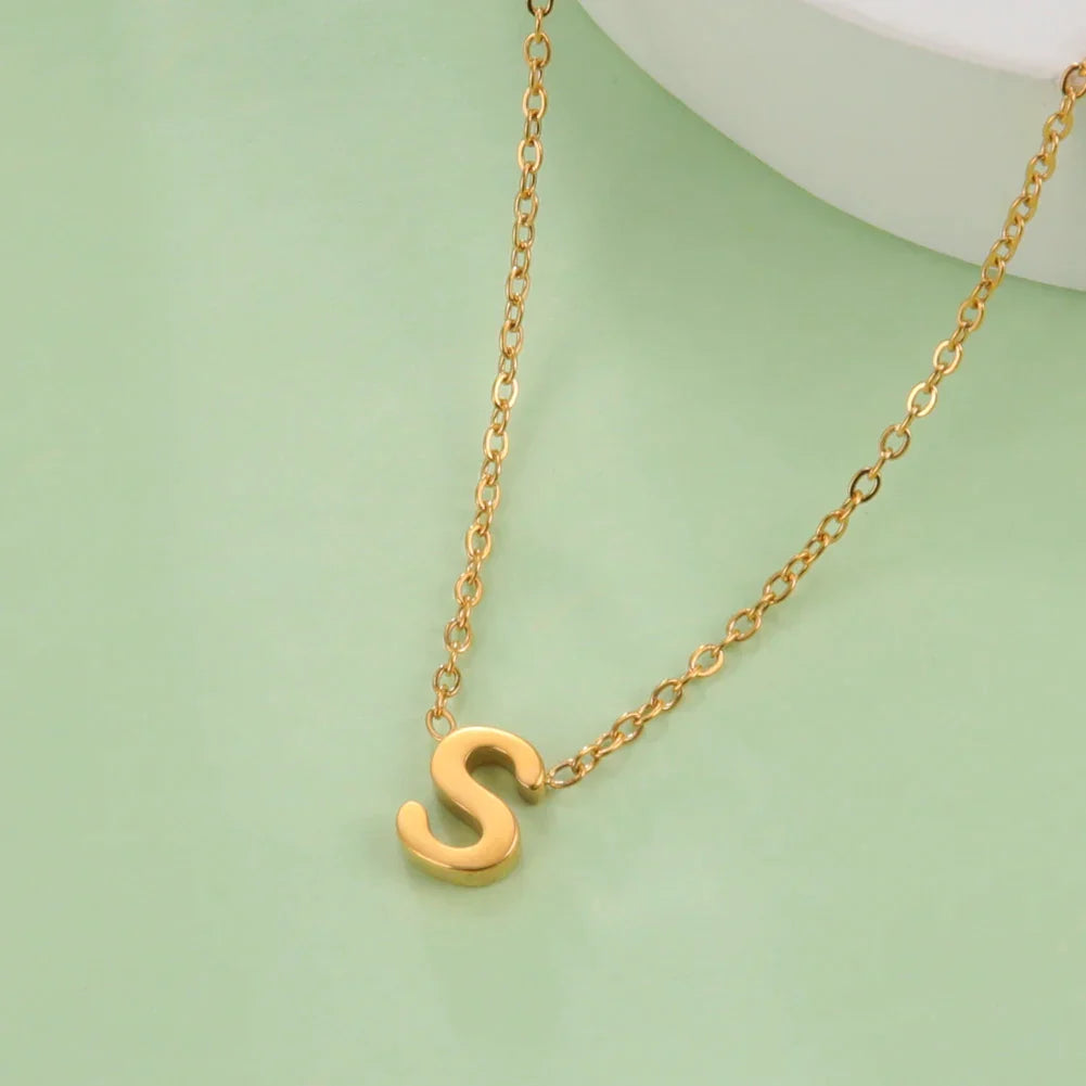 Collier avec pendentif initiale - lettre