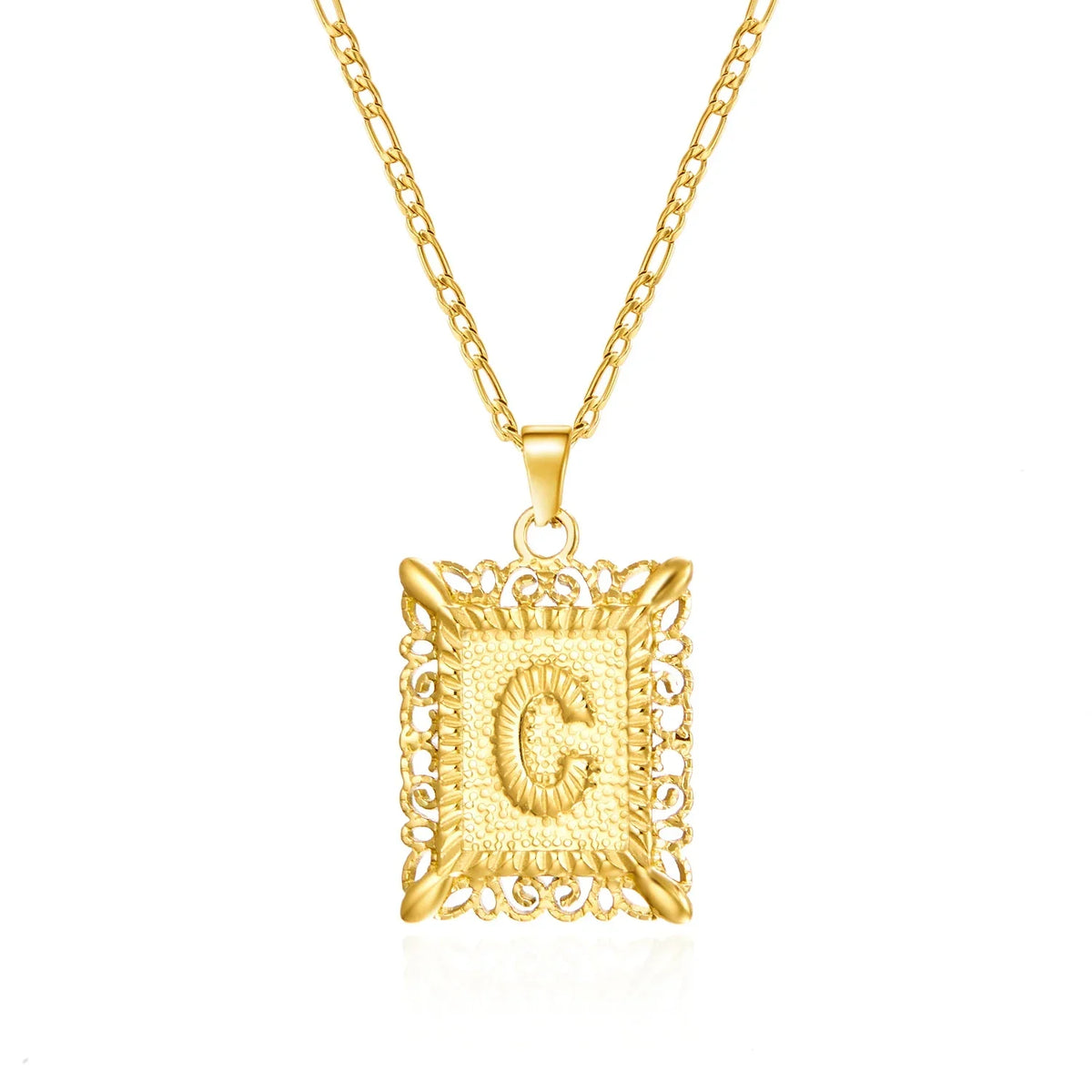 Collier avec pendentif rectangulaire initiale c