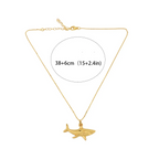 Collier avec pendentif requin doré