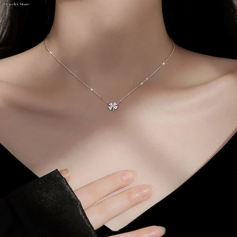 Collier avec Pendentif Trèfle à 4 Feuilles Porte Bonheur Femme