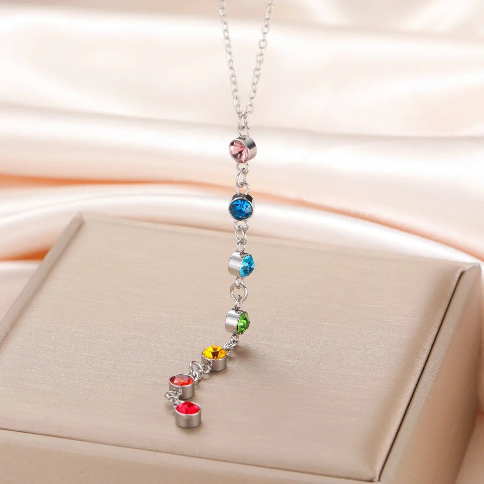Collier de Protection avec Long Pendentif en Pierres 7 Chakras argent