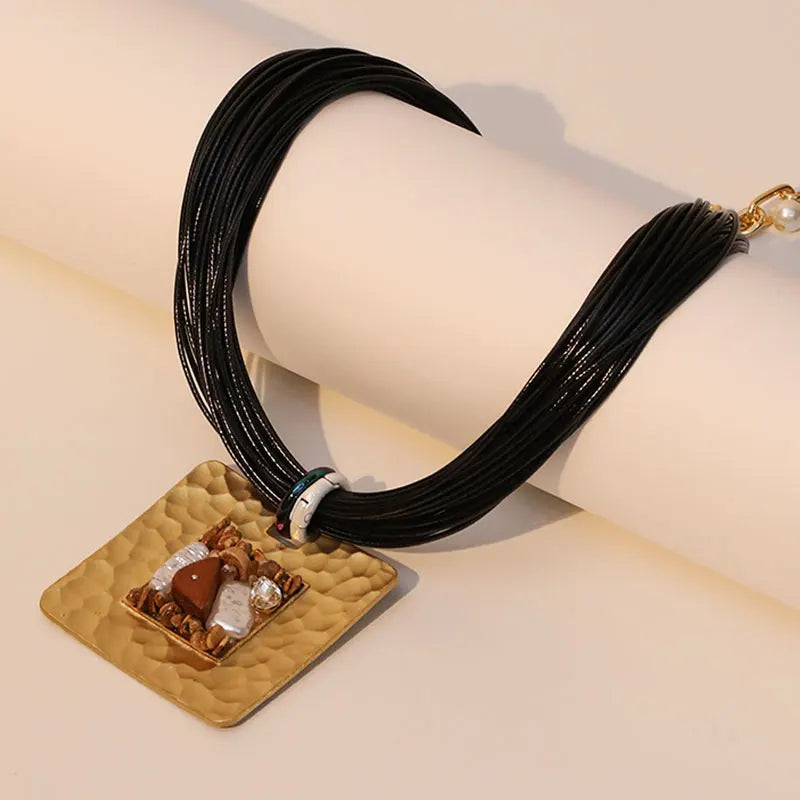Collier en Cordes avec Pendentif Carré noir