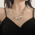 Collier Style Vintage en Perles Argentées