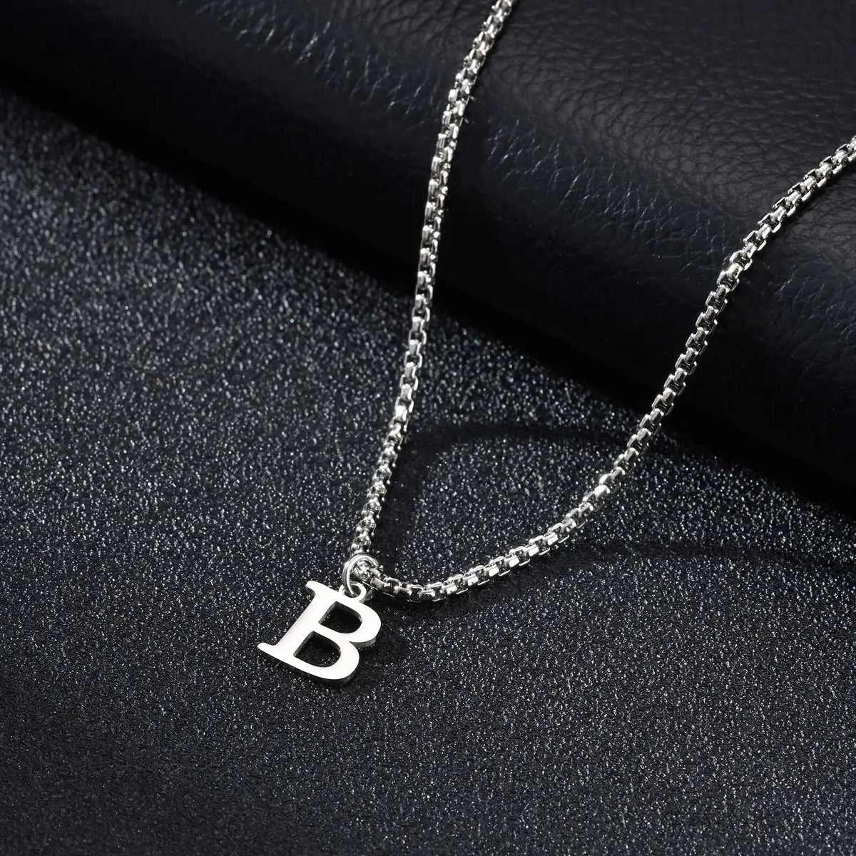 Collier homme avec pendentif initiale b