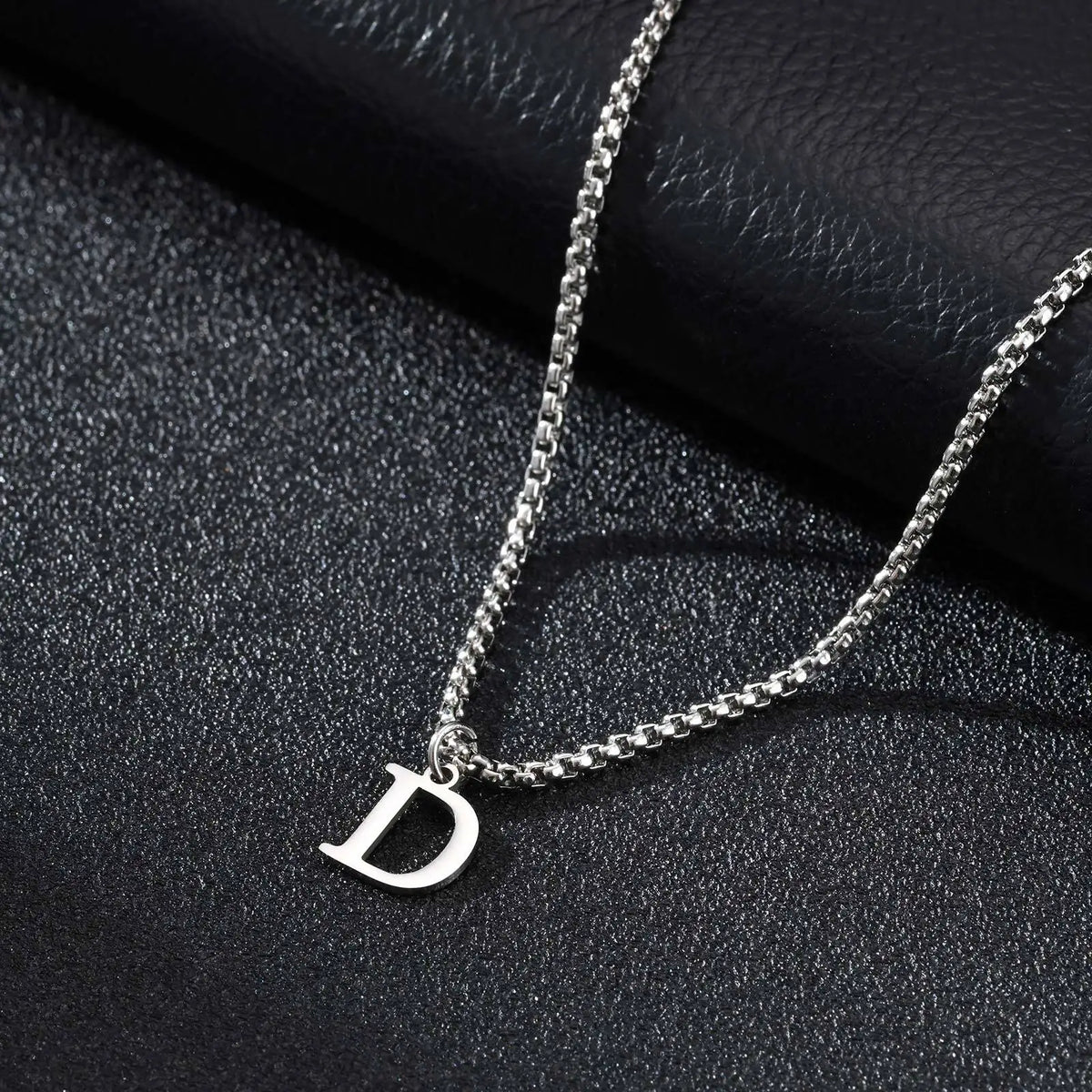 Collier homme avec pendentif initiale d