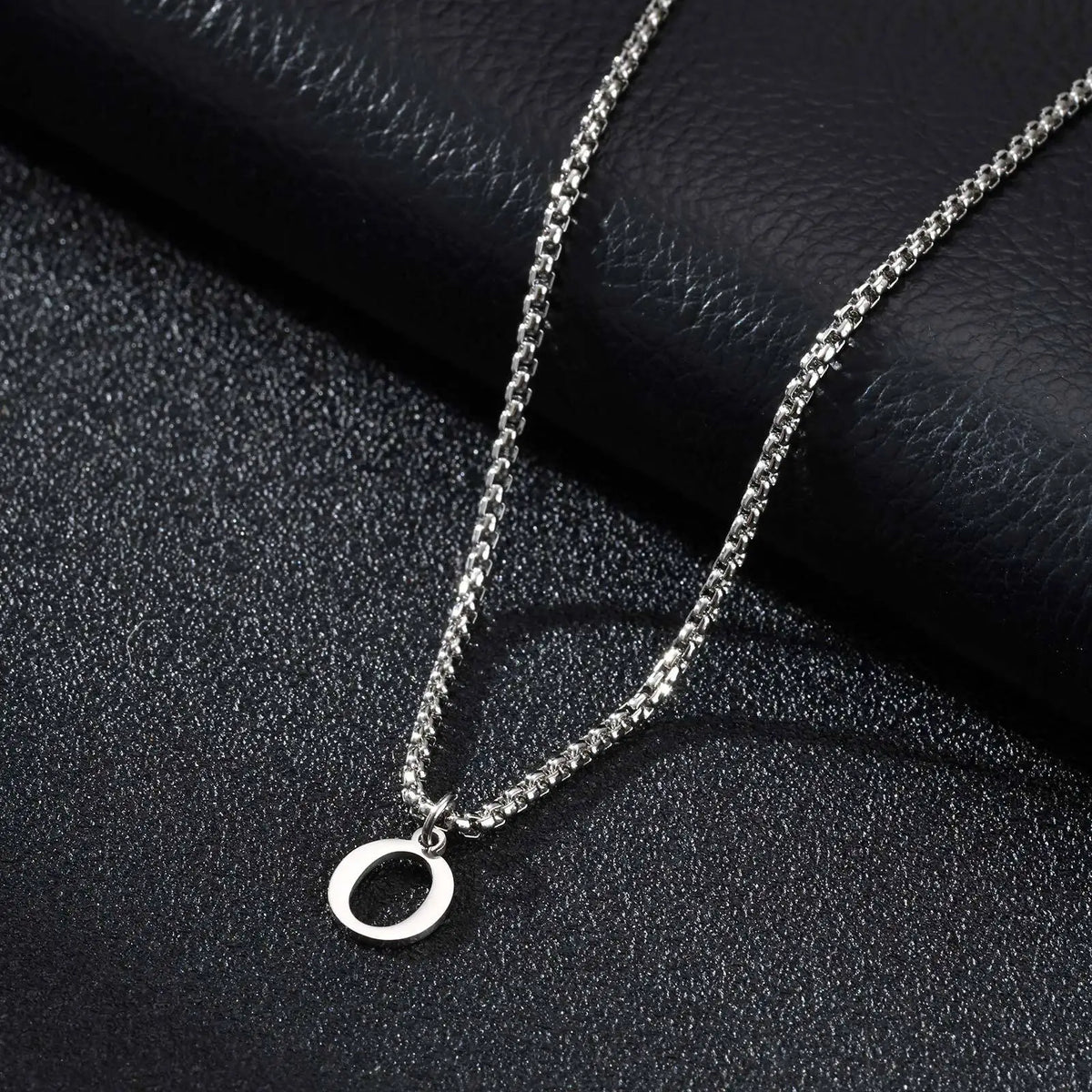Collier homme avec pendentif initiale o
