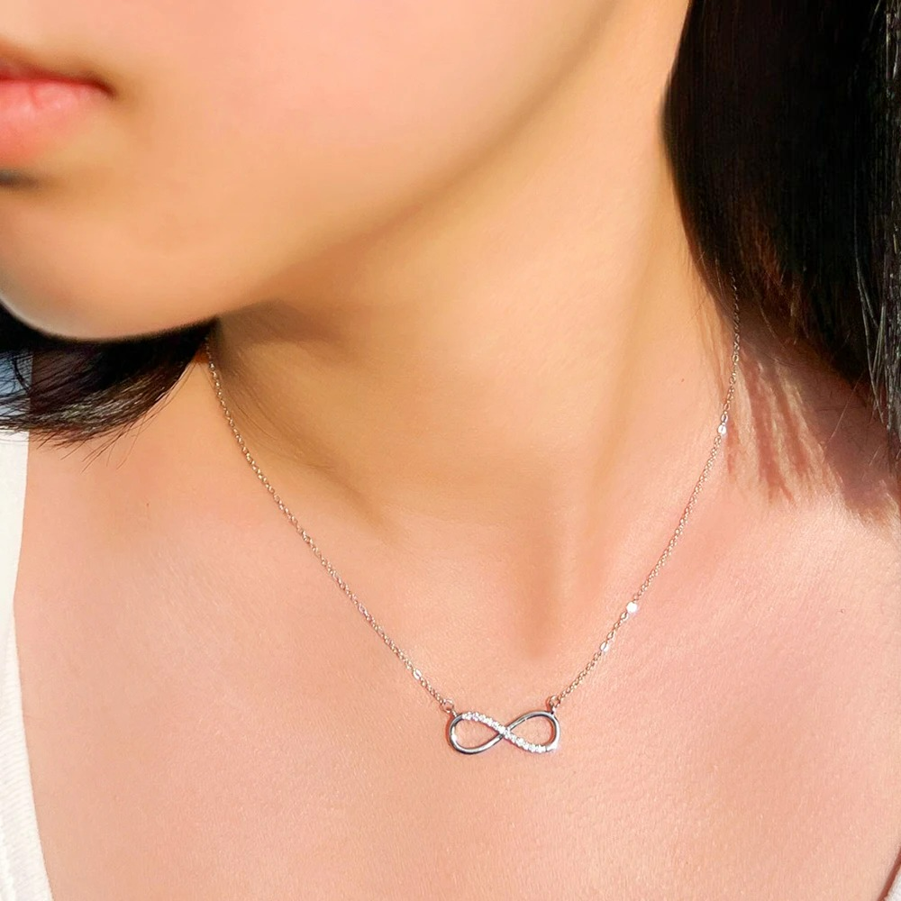 Collier Pendentif de Charme avec Zircon Infini
