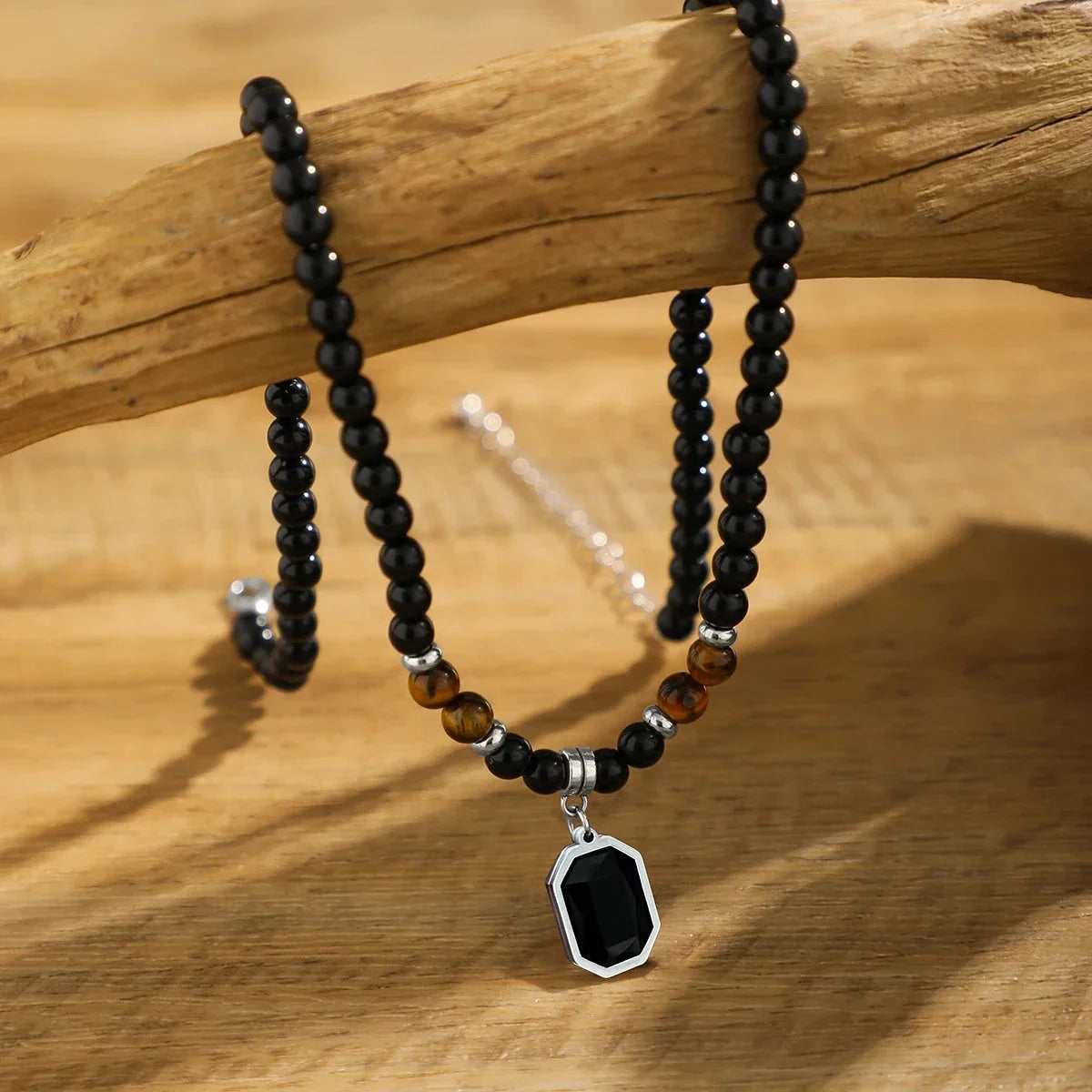Collier Pendentif en Perles Noires pour Homme