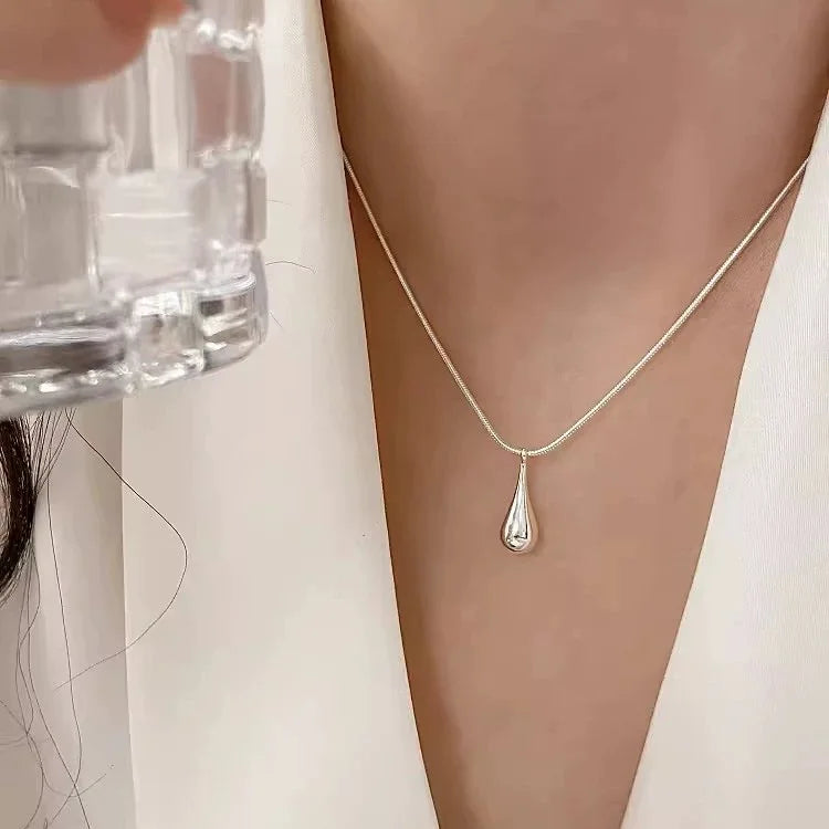 Collier Pendentif Fine Goutte d'Eau Argentée